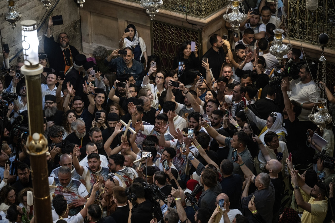 Hiljade vjernika na ceremoniji Svetog ognja u Jeruzalemu pod jakim izraelskim osiguranjem