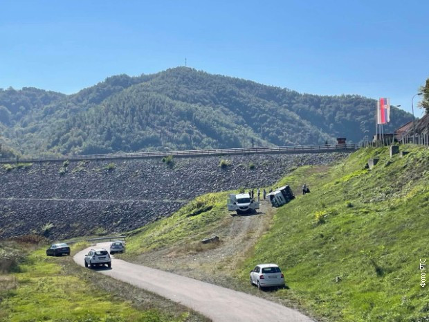Prevrnuo se minibus s umirovljenicima kod Valjeva, jedna osoba poginula