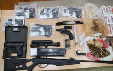 Hrvatska: Policija u Vukovaru zaplijenila veću količinu droge i oružja