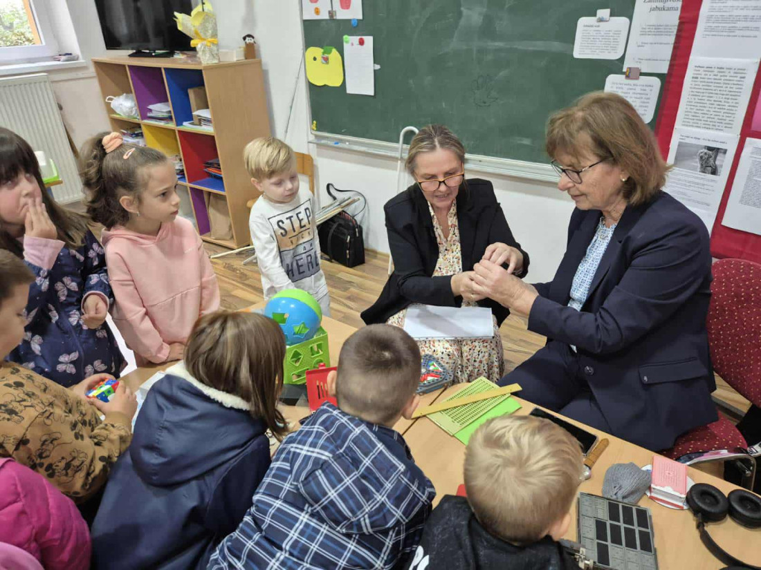 Osnovci u Odžaku obilježili Dan bijelog štapa