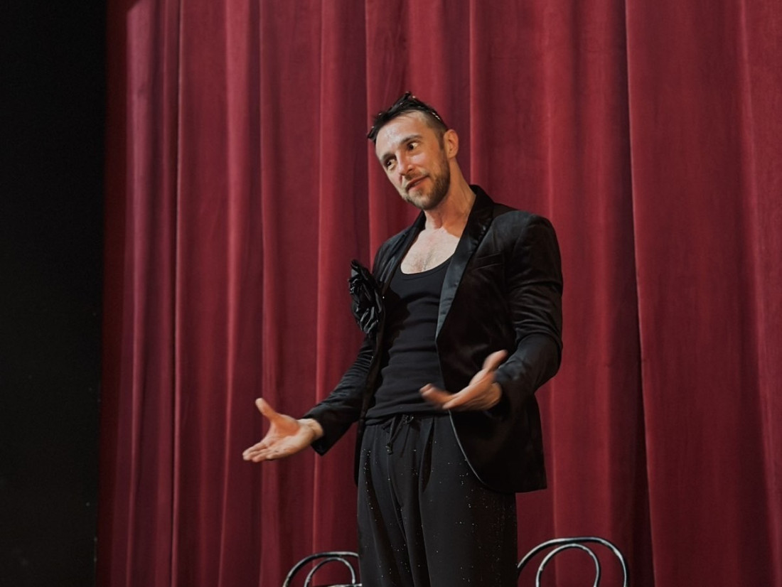 Na sceni sarajevskog Pozorišta mladih večeras monodrama Emira Fejzića "Ko sam ja?"