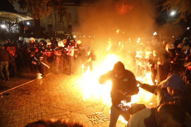 Albanska policija uhapsila 21 osobu nakon jučerašnjih prosvjeda, koristili Molotovljeve koktele