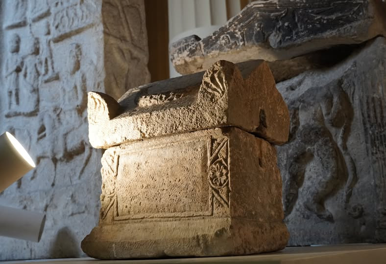 Predmet sedmice u Zemaljskom muzeju BiH - Kamena urna u obliku sarkofaga, Stolac