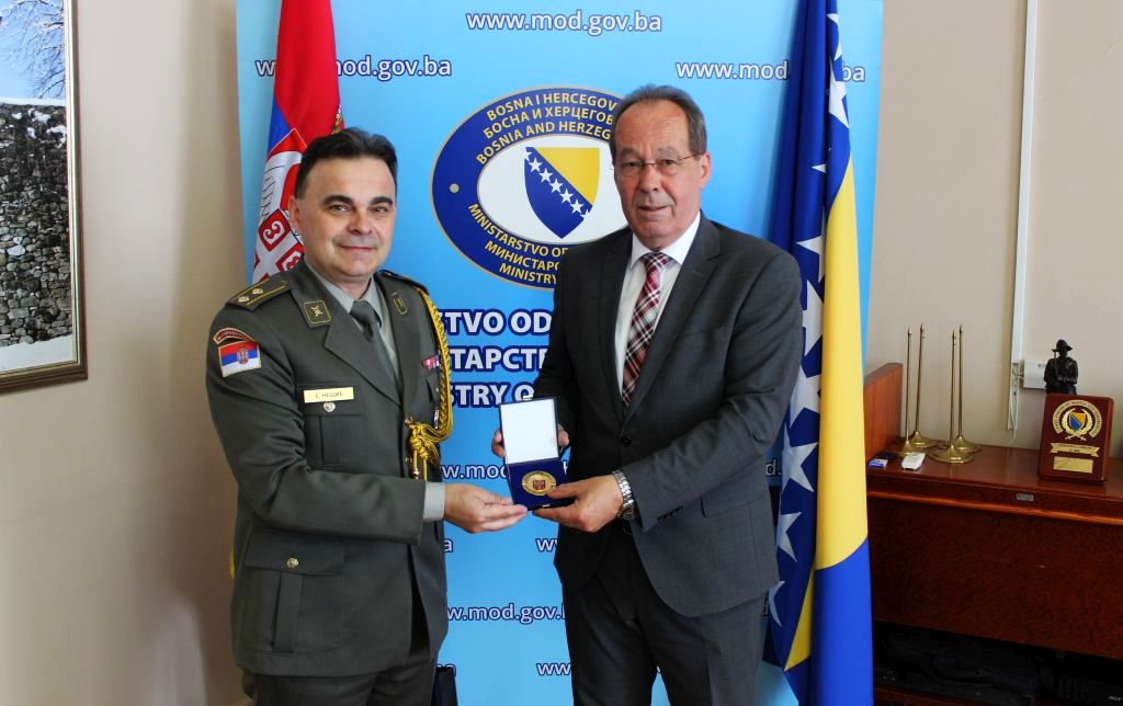 Susret Podžića i Nešića: Ministar obrane BiH primio vojnog izaslanika Srbije u BiH