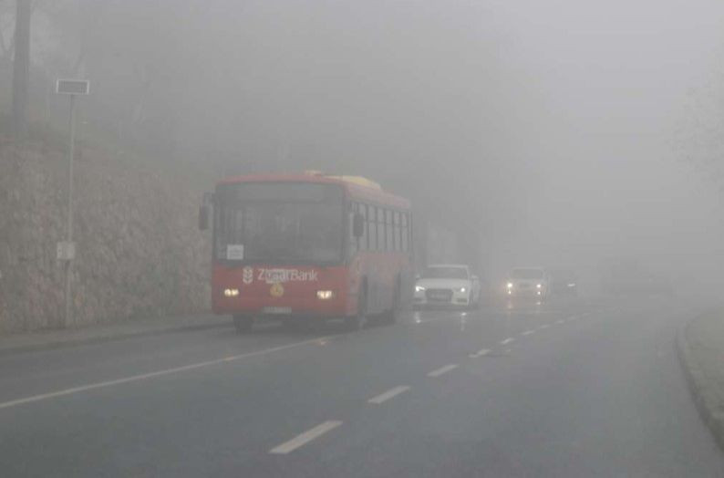 Oprez u saobraćaju širom BiH: Mokri kolovozi, magla i odroni