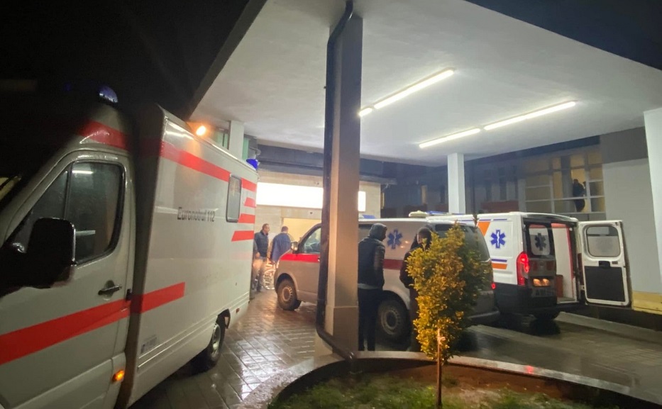 Dečani: U pucnjavi na  autobus najmanje troje ubijenih