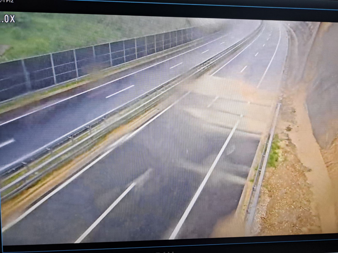 Zbog obilnih padavina klizište na dionici autoputa Bradina - Tarčin