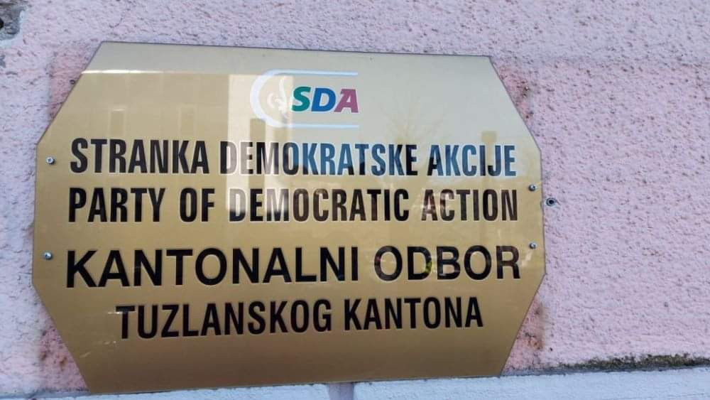 Zbog čega je došlo do incidenta u Kantonalnom odboru SDA Tuzla?