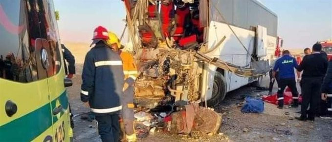 U saobraćajnoj nesreći u Egiptu poginulo 12 osoba, 30 povrijeđenih