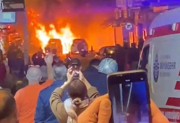 Istanbul: Požar na automobilu zahvatio još četiri parkirana vozila