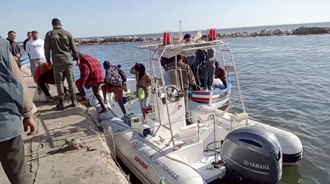 Kod obale Tunisa utopilo se 12 migranata, 10 nestalo