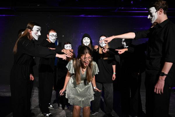 Omladinska predstava "Moram ti nešto reći" na sceni zeničkog BNP-a