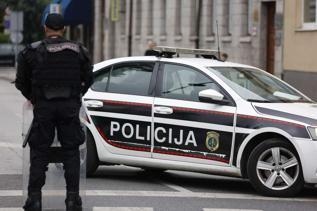 Locirana i identifikovana maloljetna osoba koja je uputila lažnu prijetnju srednjoj školi