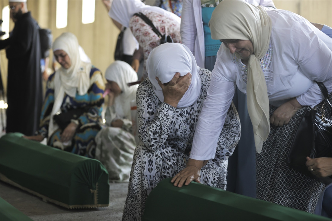 Stanica pred konačan smiraj: U Potočarima jecaji i oproštaj porodica od žrtava genocida