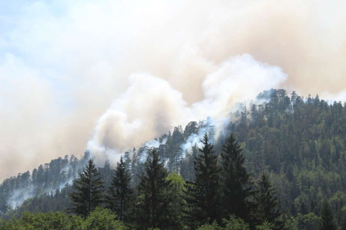 Vatra na Konjuhu se približava hotelu, gori i kod Mostara