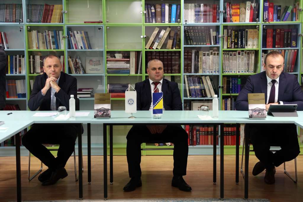 U Sarajevu promovisana knjiga Elvisa Fejzića 'Vaninstitucionalna politika'