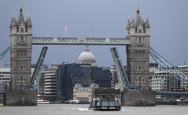 Zaglavio se Tower Bridge u Londonu
