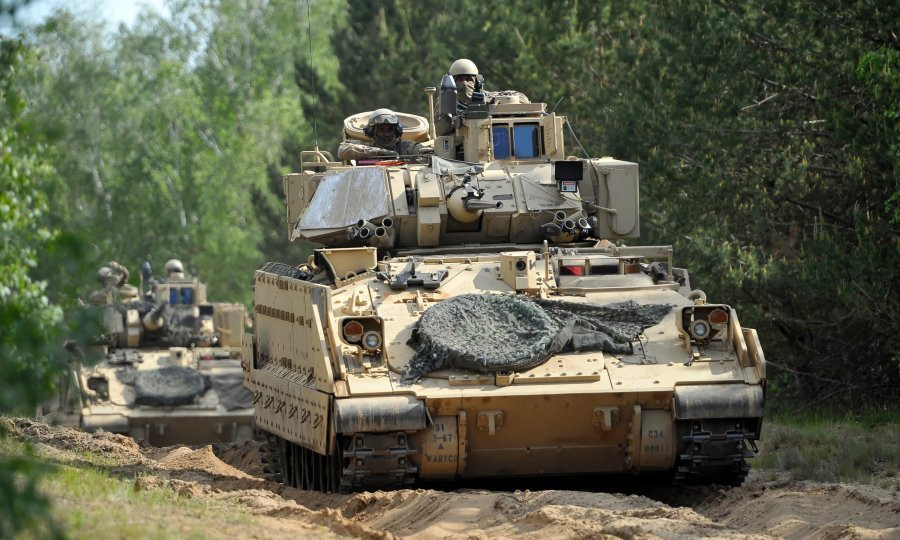 Američki paket vojne pomoći Ukrajini uključuje 50 borbenih vozila Bradley