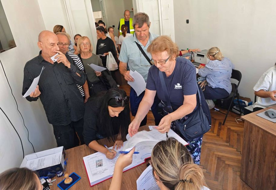 Građani širom Srbije u dugim redovima za potpis podrške Studentskoj listi, predaja RIK-u očekuje se sutra