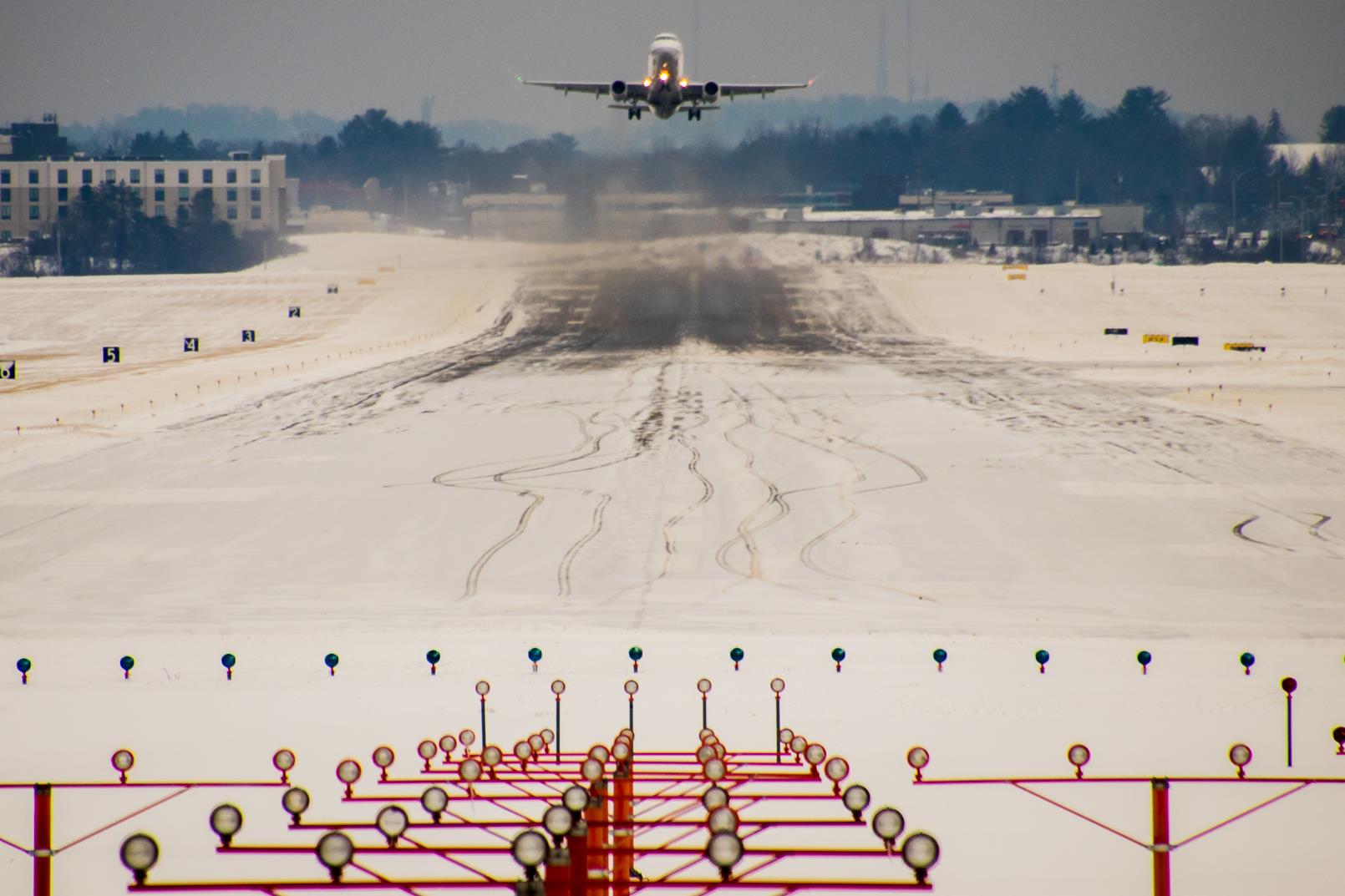 Više od 3.000 letova u SAD-u otkazano zbog obilnih snježnih padavina