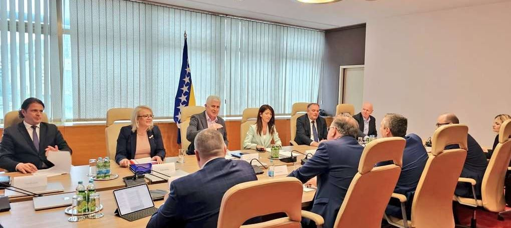 Čović s Nikšićem: Otvorena pitanja žurno riješiti partnerskim kompromisom