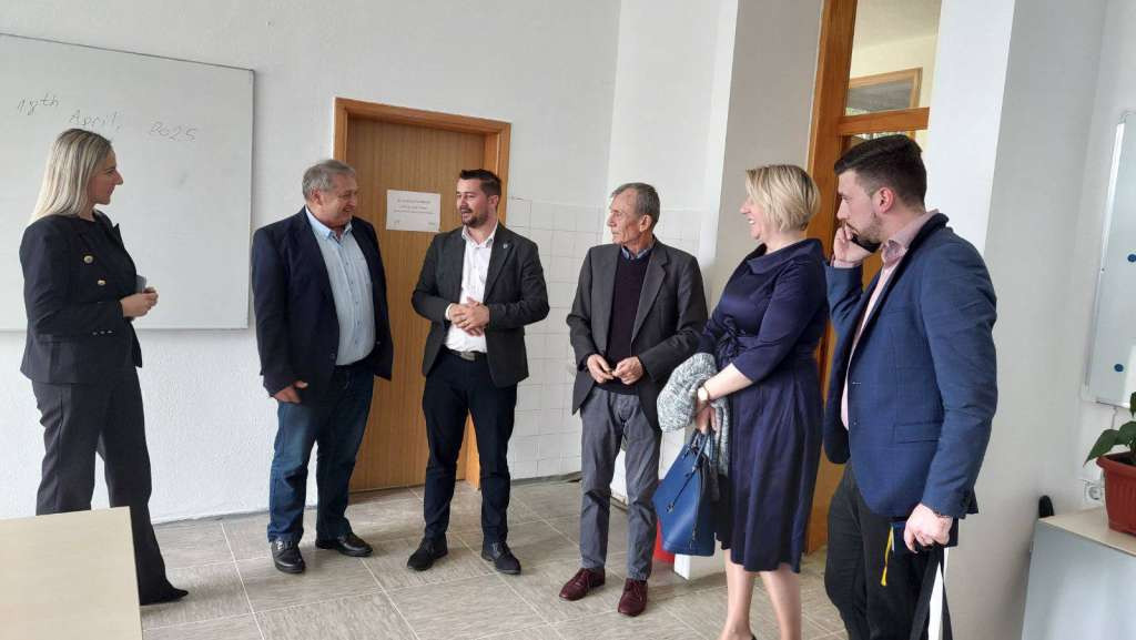 Vlada USK-a ulaže 100.000 KM u vrtić u Sanskom Mostu, gradi nova igrališta i sanira škole