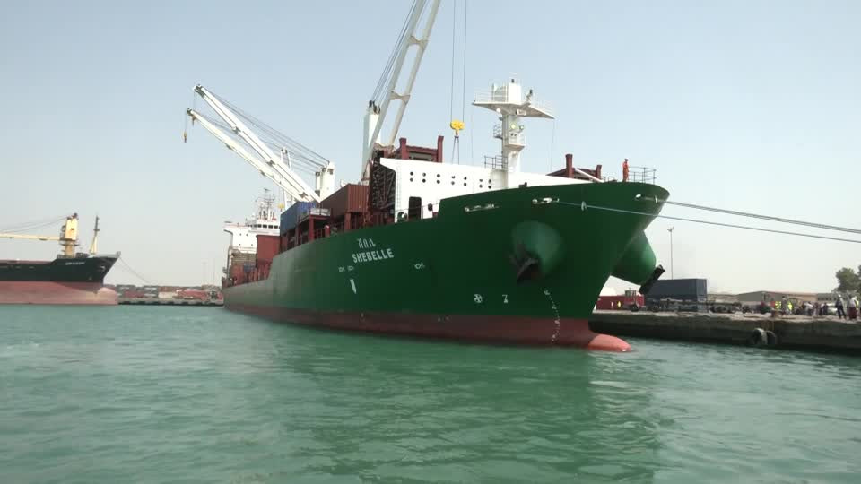 Brod sa komercijalnom robom uplovio u glavnu jemensku luku u Hodeidi