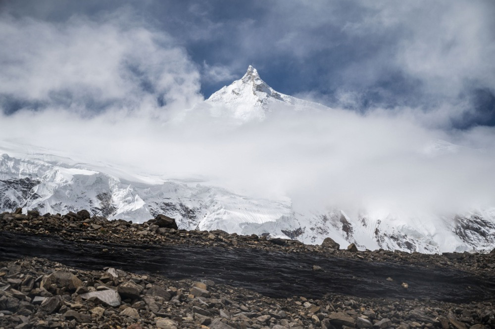 U Nepalu pokrenuta potraga za 12 planinara nestalih u lavini