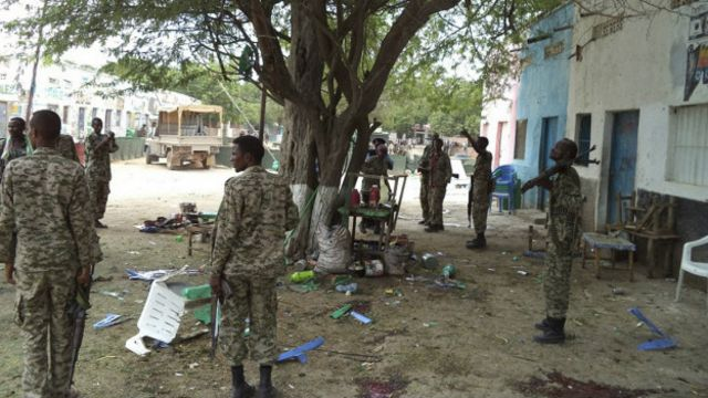 Najmanje desetero mrtvih u napadu bombaša samoubice u Somaliji