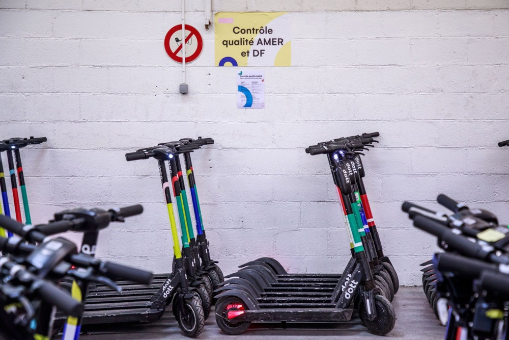 Četiri osobe poginule u požaru u Francuskoj, uzrok vatre električni romobil