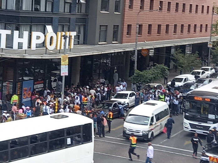 U pucnjavi u Johannesburgu ubijene tri osobe, među njima 18-godišnjak