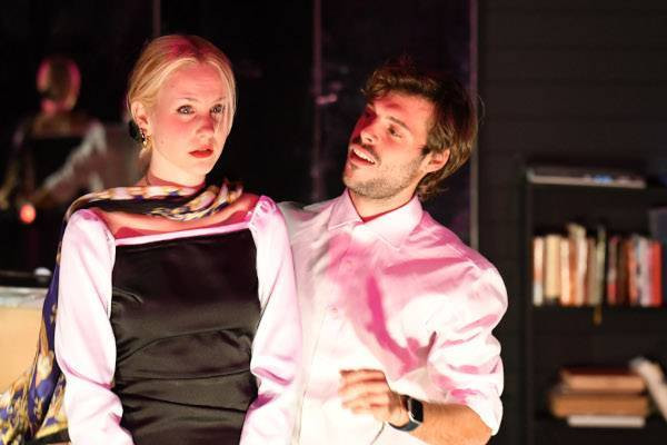 Večeras na sceni BNP-a predstava "Iz najbliže udaljenosti"