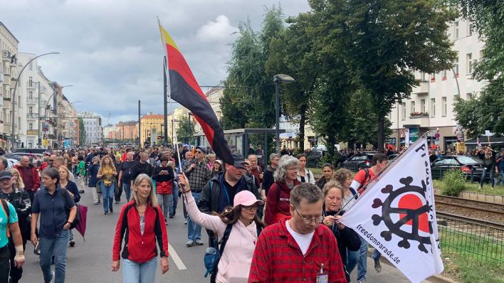 Više hiljada ljudi na protestu u Berlinu zbog restrikcija