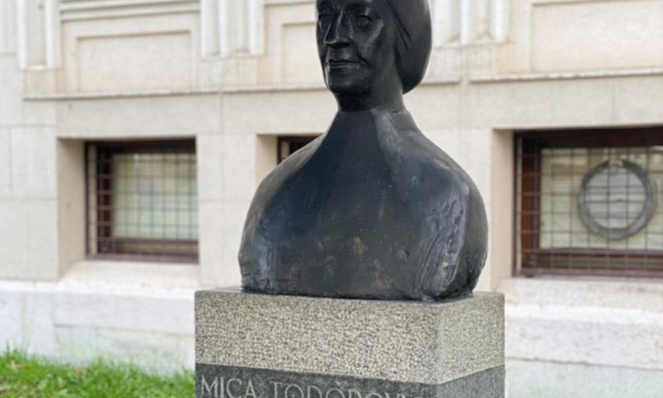 Vraćena bronzana bista Mice Todorović
