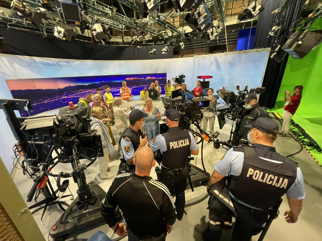 Antivakseri upali u studio RTV Slovenija