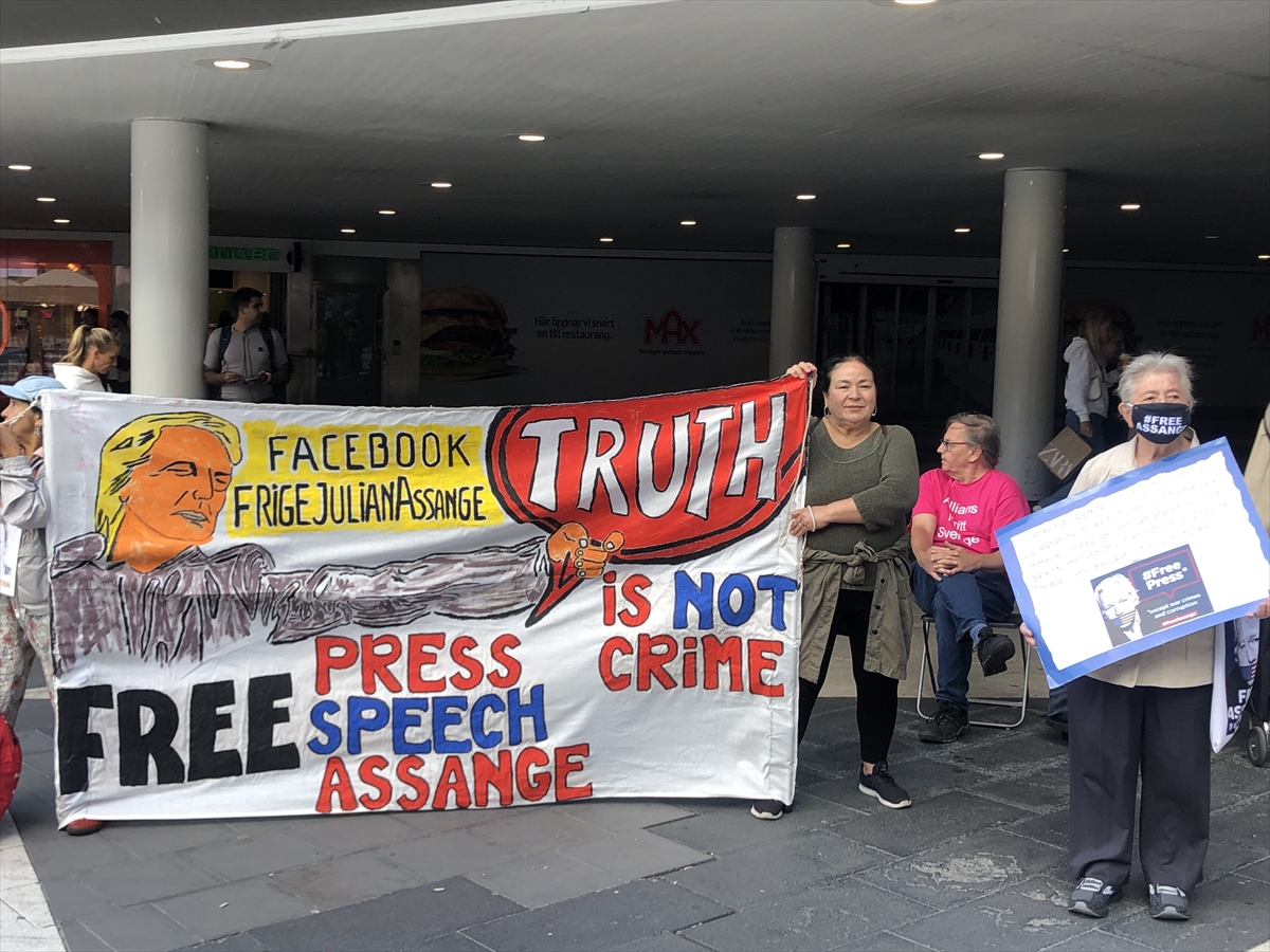 U Stockholmu protest podrške Julianu Assangeu