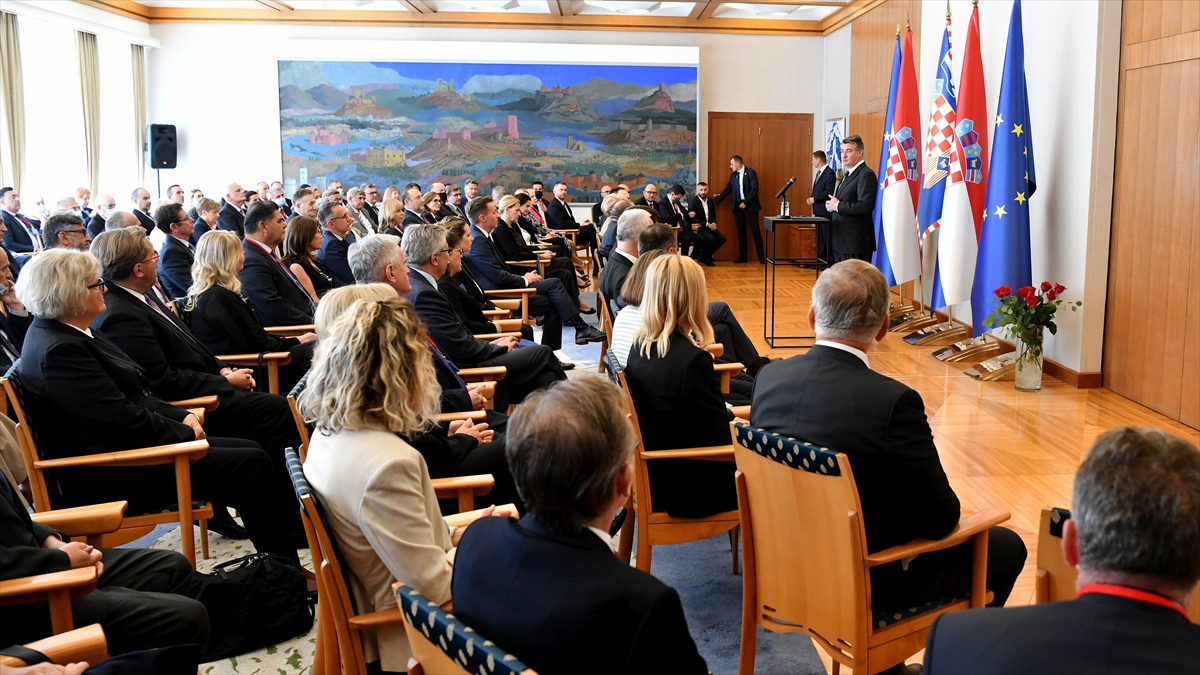 Milanović s veleposlanicima: Za Hrvatsku je važno graditi prijateljske odnose s BiH