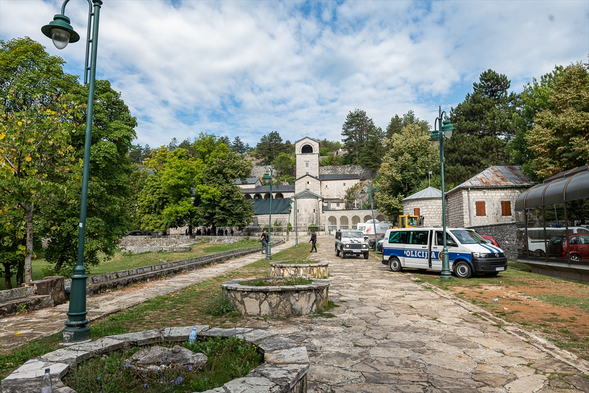 Na Cetinju trenutno mirno, policija čuva manastir