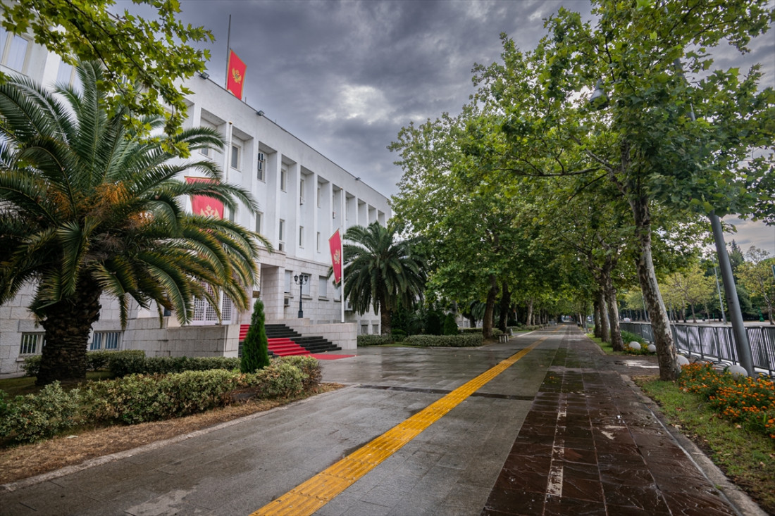 Trodnevna žalost zbog masakra na Cetinju, zastave spuštene na pola koplja