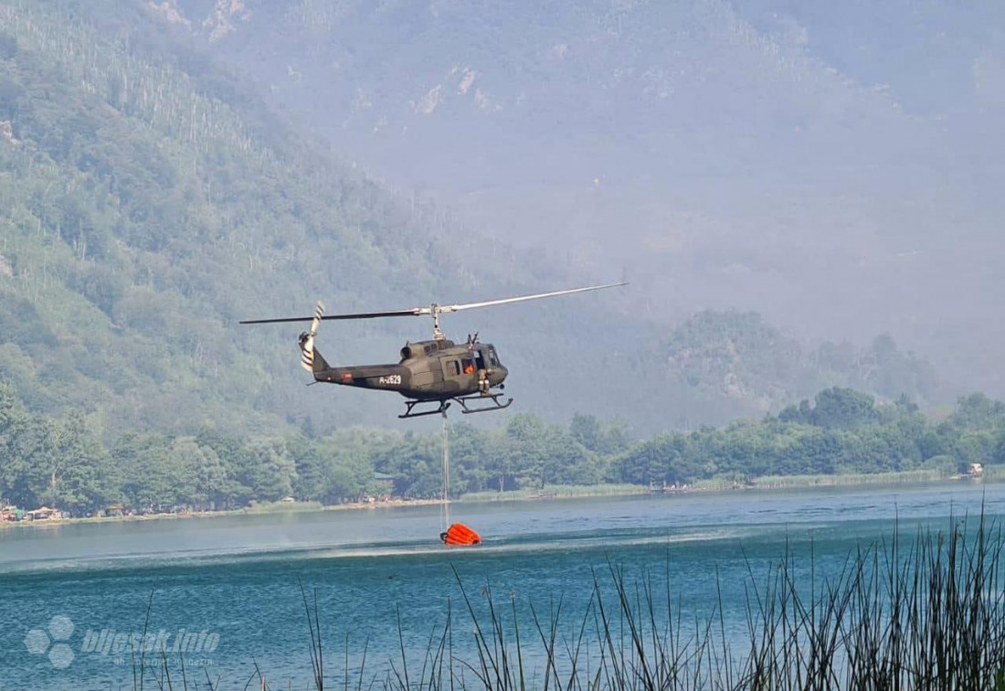 Požar kod Konjica i dalje aktivan, helikopteri OS BiH opet na terenu
