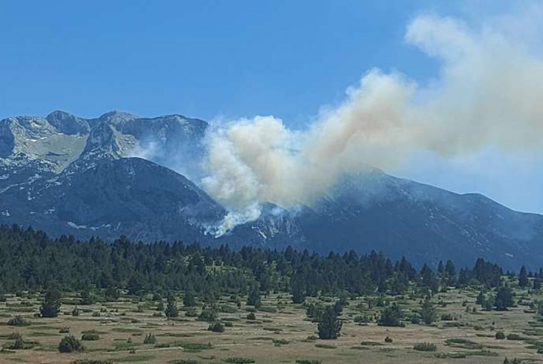 Požar na Blidinju se proširio prema vikend naselju