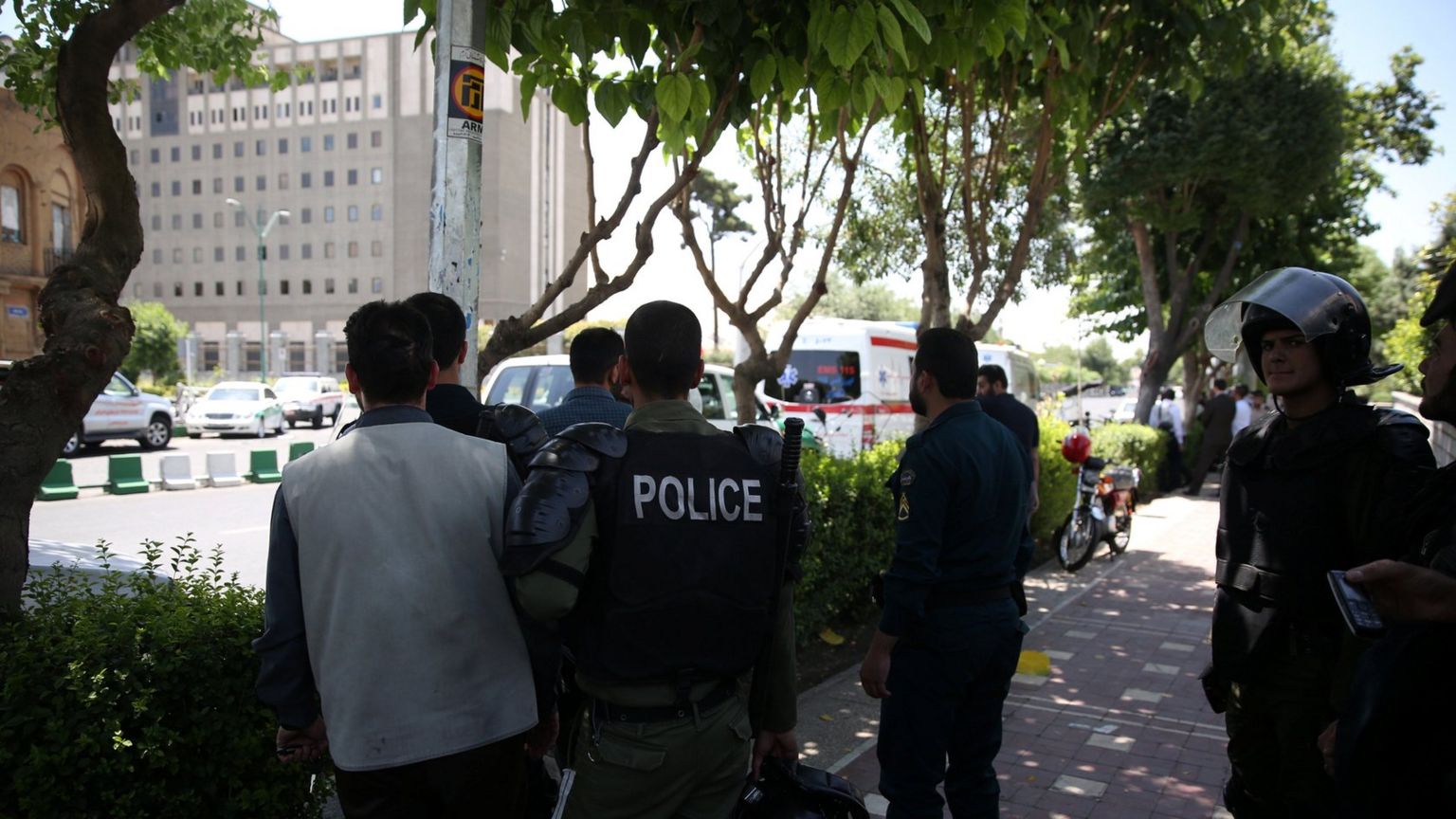 Iran: U oružanom napadu u Teheranu ranjena četiri policajca