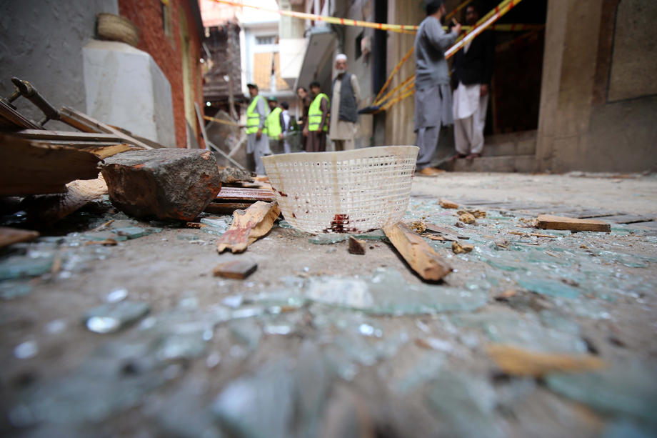 Raste broj žrtava napada Islamske države u džamiji u Pešavaru