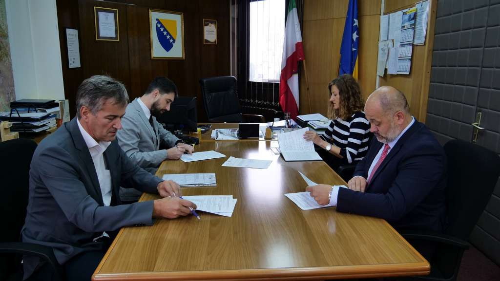 Potpisani ugovori o odobravanju sredstava iza izgradnju poslovnih zona u Brezi, Maglaju i Varešu