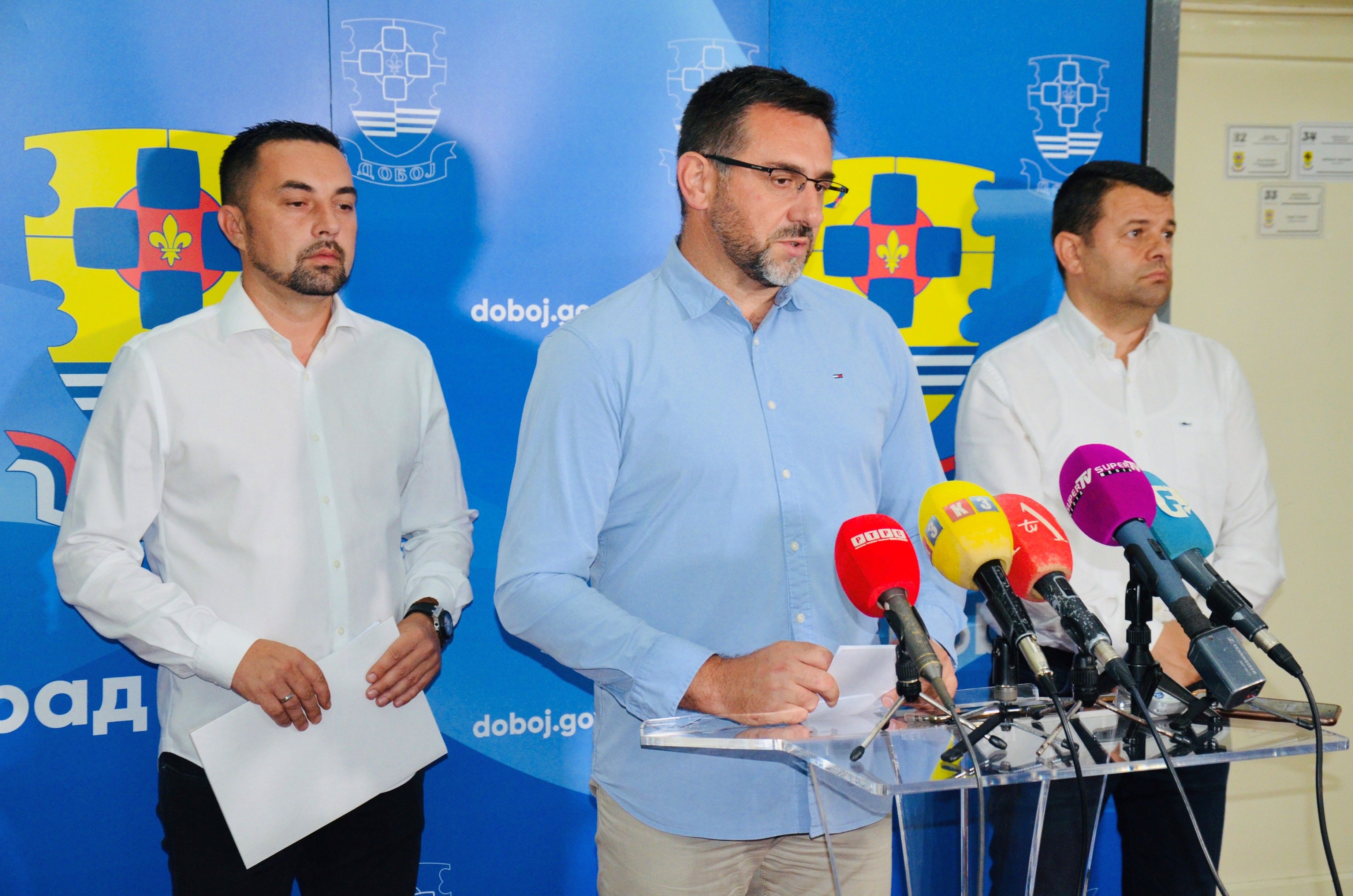Ramić u Doboju: Nova ulaganja u povratnička mjesta, ugovori vrijedni milion KM
