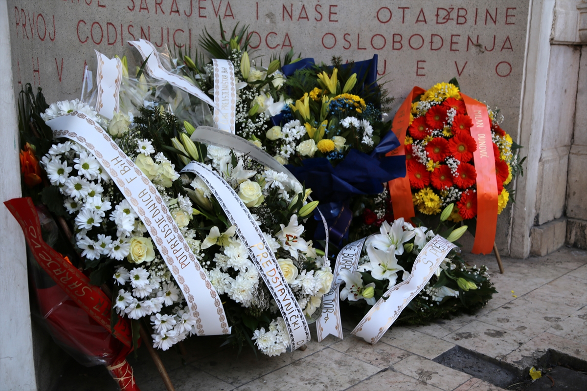 Brojne delegacije polaganjem cvijeća obilježile Dan državnosti BiH