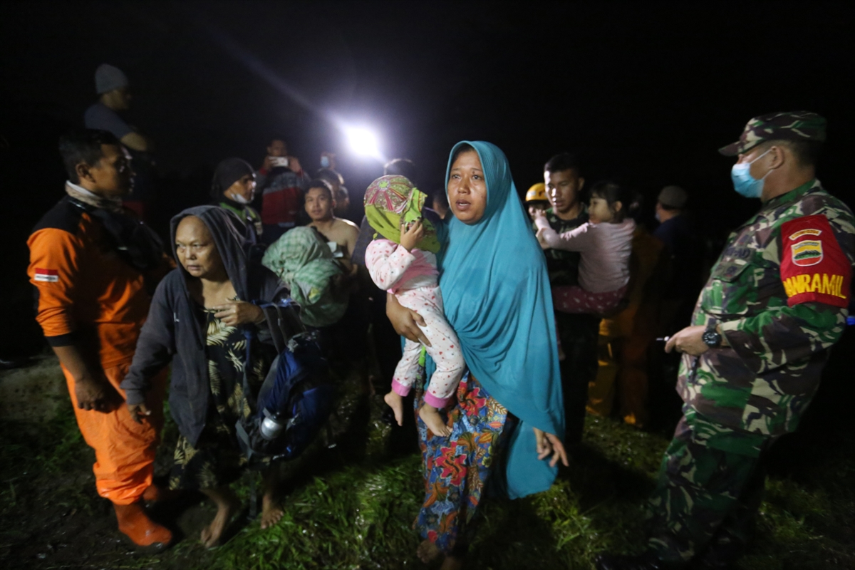 Pet osoba poginulo u poplavama u Sjevernoj Sumatri