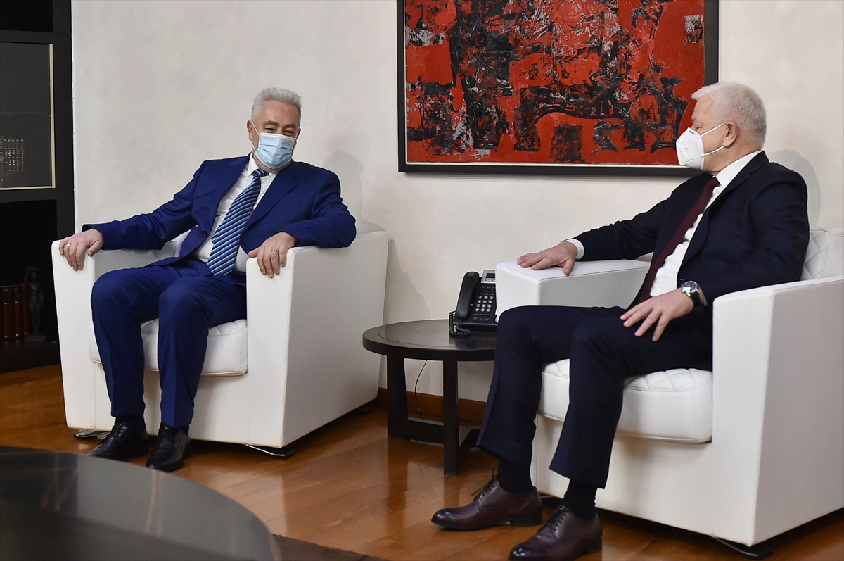 Krivokapić od Markovića preuzeo dužnost premijera