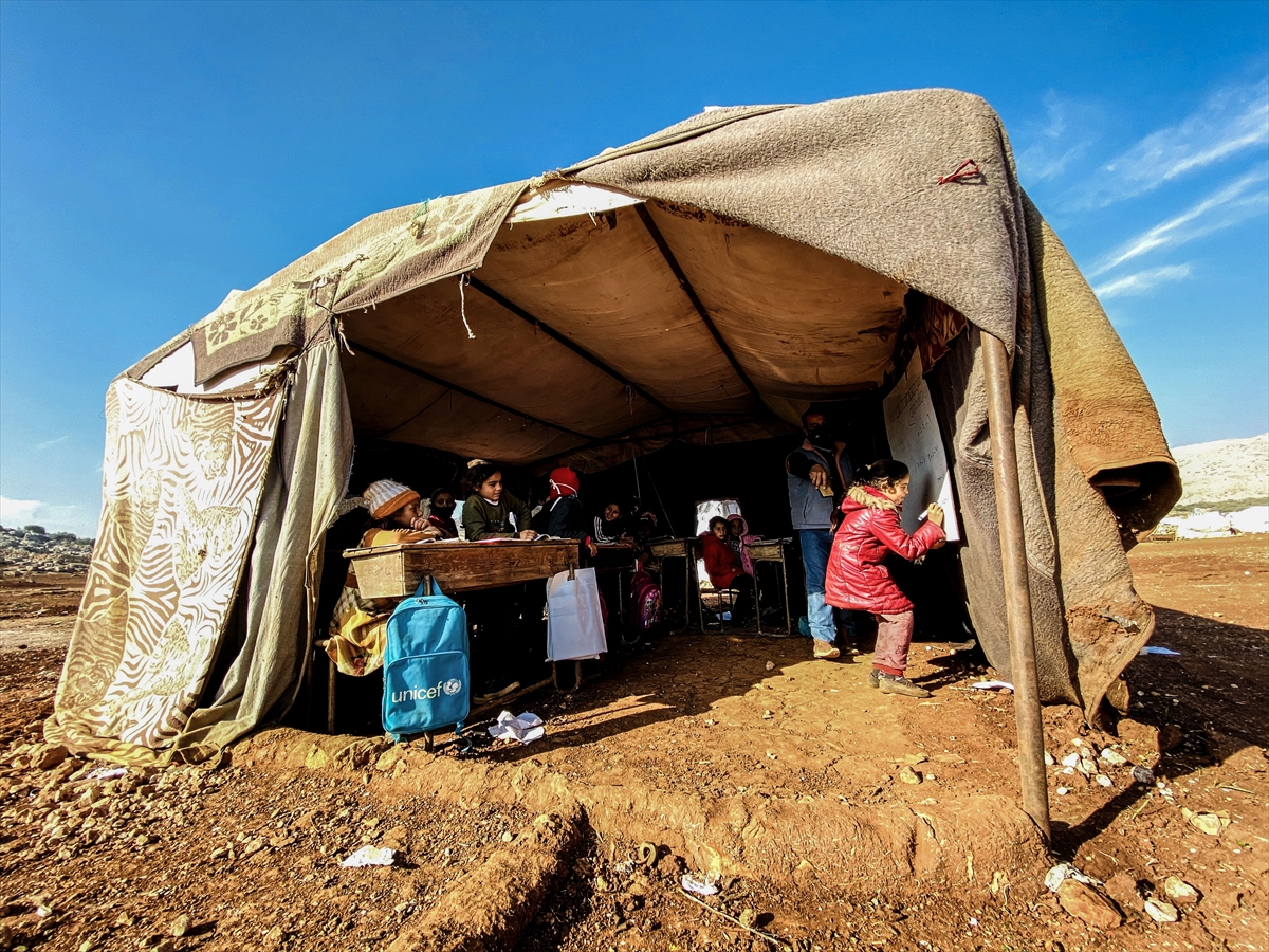 Sirijska djeca nastavu pohađaju u neuslovnim šatorima u izbjegličkom kampu