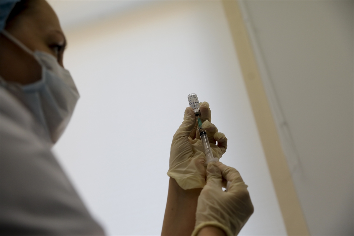 Masovna anticovid vakcinacija u Rusiji: Kontraindikacije ne mogu biti opasnije od virusa